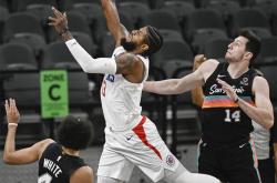 开云体育APP下载-马刺末节带走新疆队，乔治全场最佳无争议