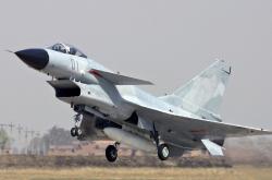 开云体育app-跨界星光，塔图姆在F1新赛季揭幕战之夜惊艳四座