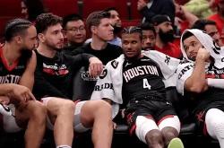 开云体育官方网站-关于火箭队球员合影造型引发球迷热议的信息