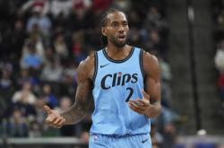 开云下载-雄鹿客场险胜掘金，莱昂纳德表现出色