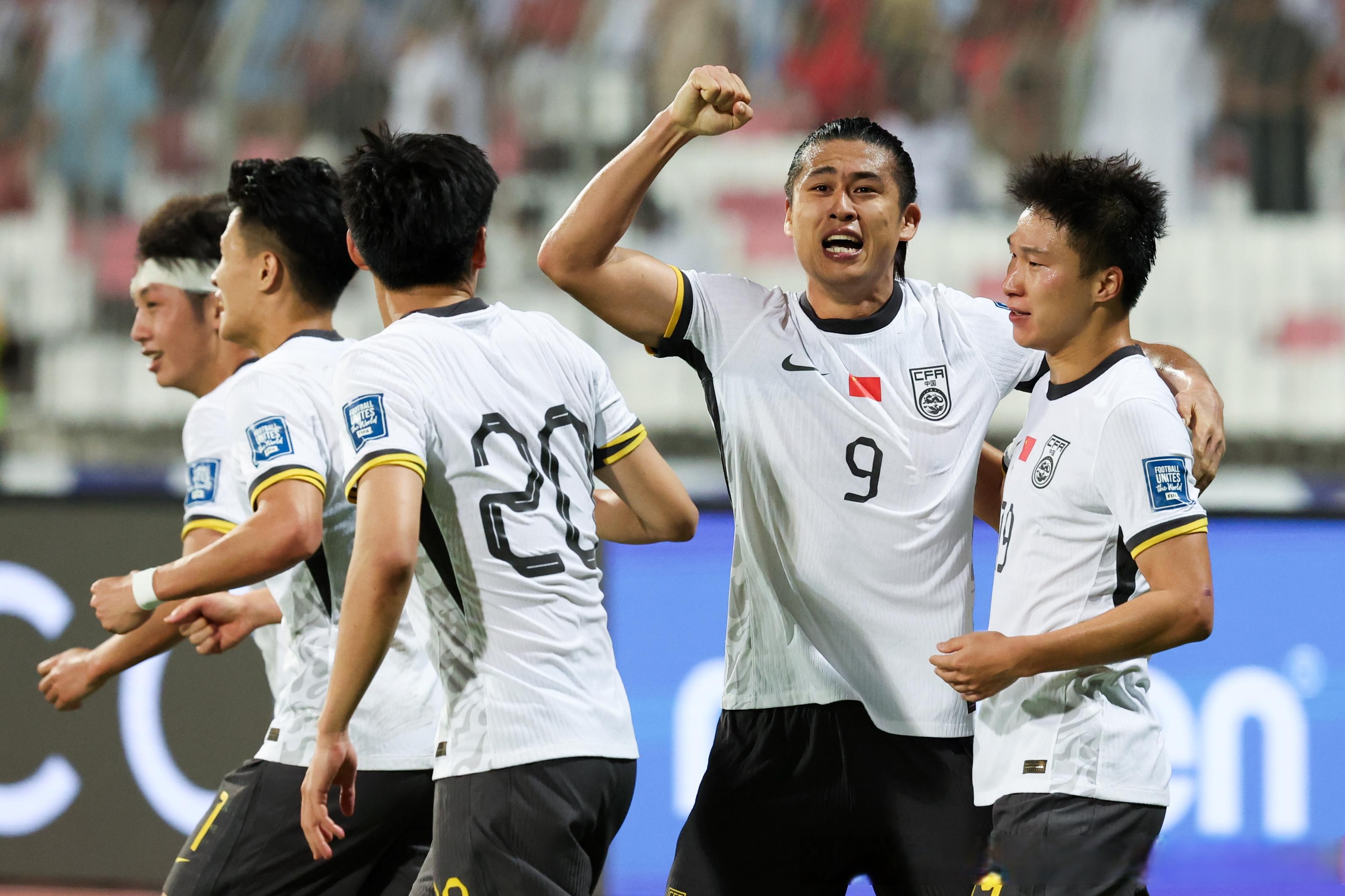 世界各大联赛风云突变，球迷热议连连的简单介绍