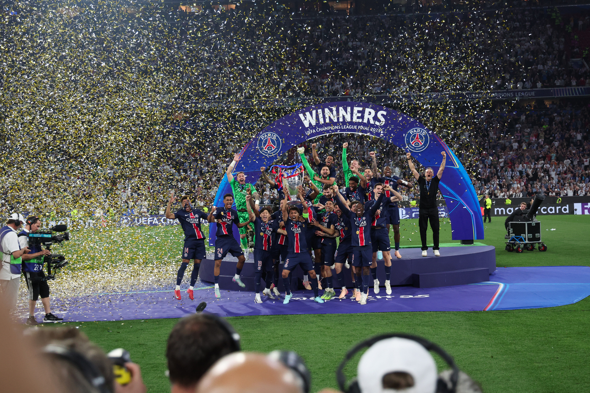 巴黎圣日耳曼球迷期待豪取连胜的简单介绍 巴黎圣日耳曼球迷期待豪取连胜的简单介绍