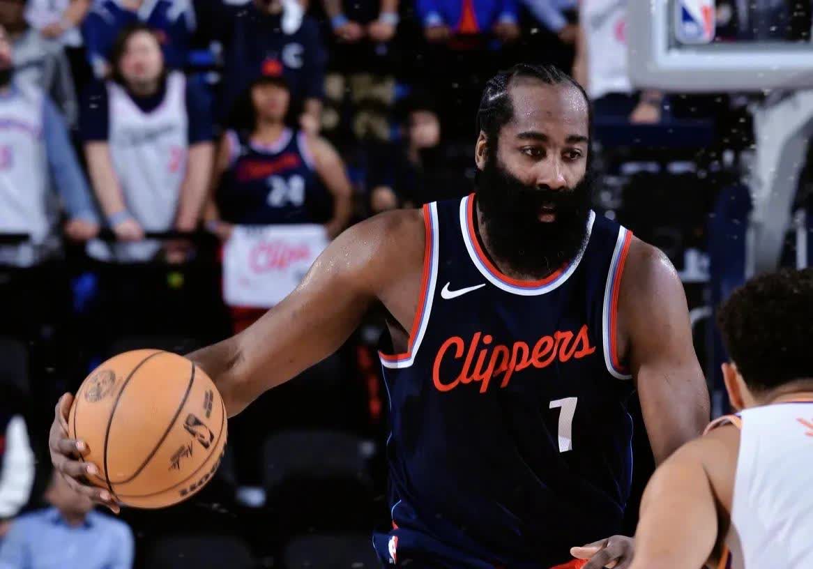 哈登三分绝杀火箭取胜