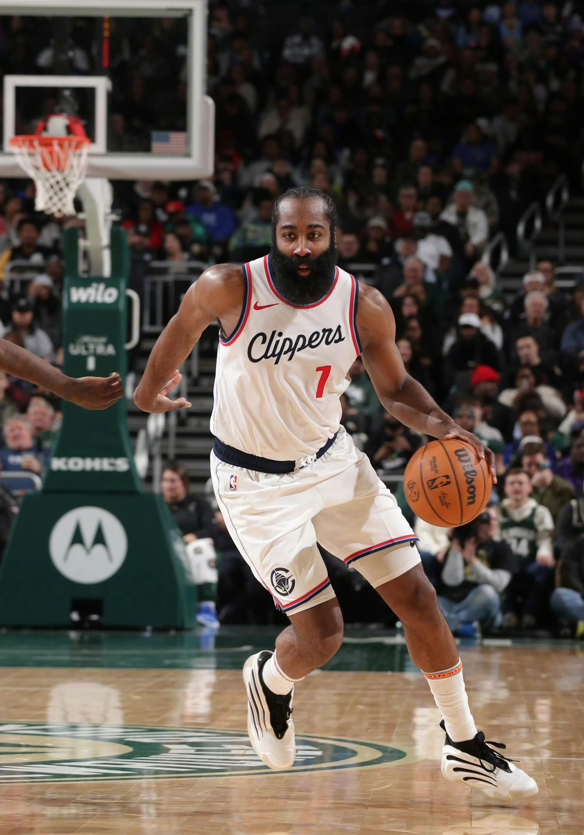 哈登三分绝杀火箭取胜