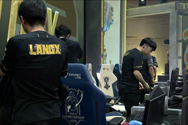 关于FNC横扫BDS，Uzi制霸全场的信息