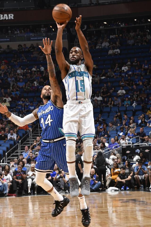 黄蜂客场逆转太阳,取得关键胜利 黄蜂客场逆转太阳,取得关键胜利