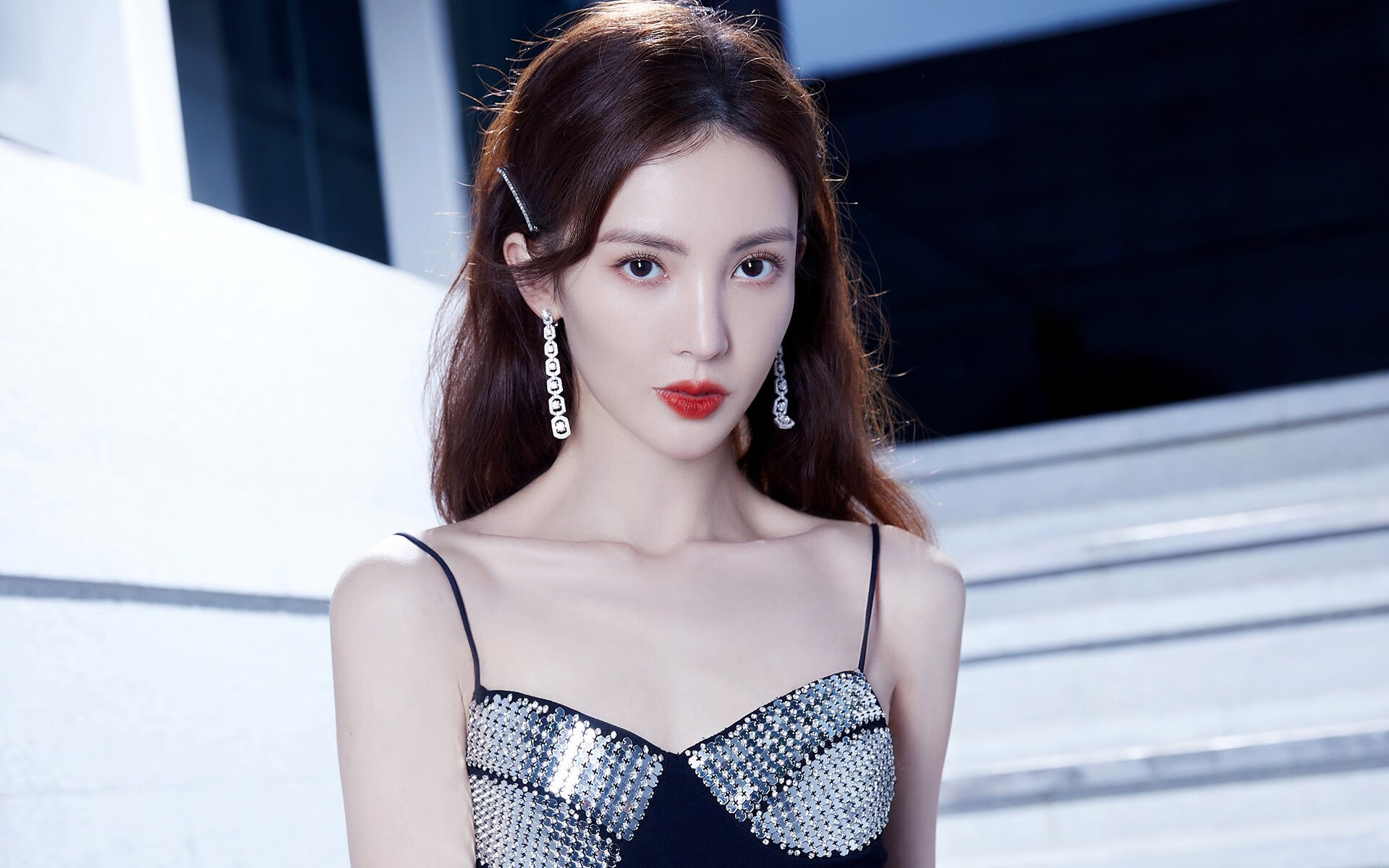 浓眉化身擎天巨柱！广东队鏖战国王，完美表现铸就传奇之夜