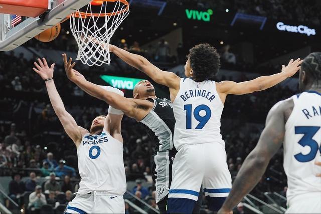 乔治爆发，吉林队节奏掌控76人